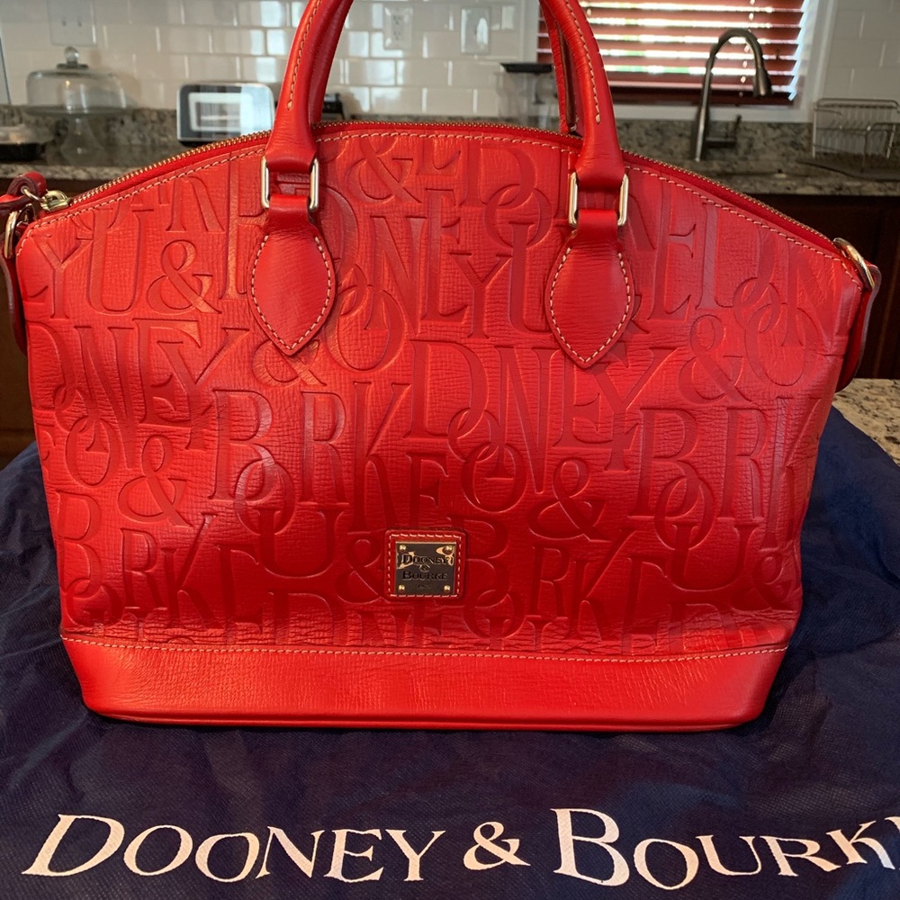 STUNNING Large Dooney & Bourke RED handbag...❤️❤️